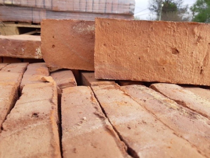 Venta y Distribución Mayorista de Materiales Gruesos de Construcción